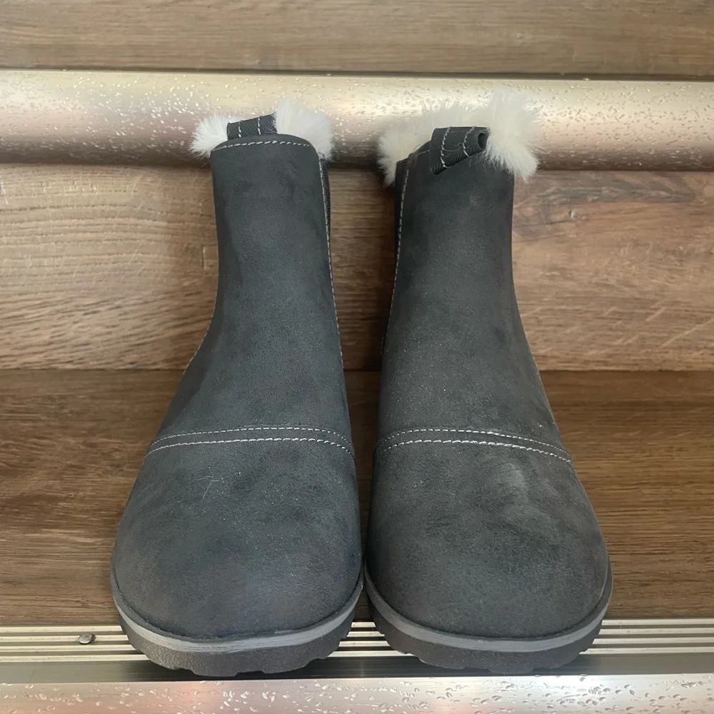 Women's Gray Fur-Lined Boots - Picture 2 of 5